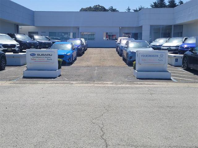 Photo of 2024 Pluton Blue/Black Roof Kia Seltos