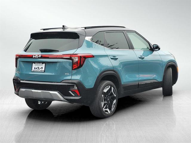 Photo of 2024 Pluton Blue/Black Roof Kia Seltos