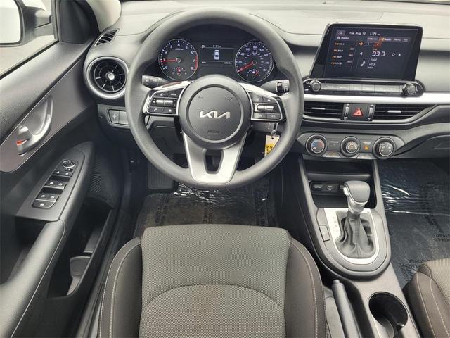 Photo of 2023 Snow White Pearl Kia Forte