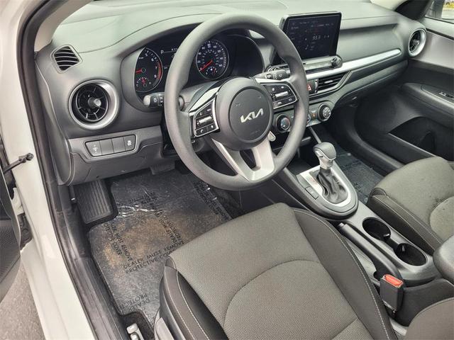 Photo of 2023 Snow White Pearl Kia Forte
