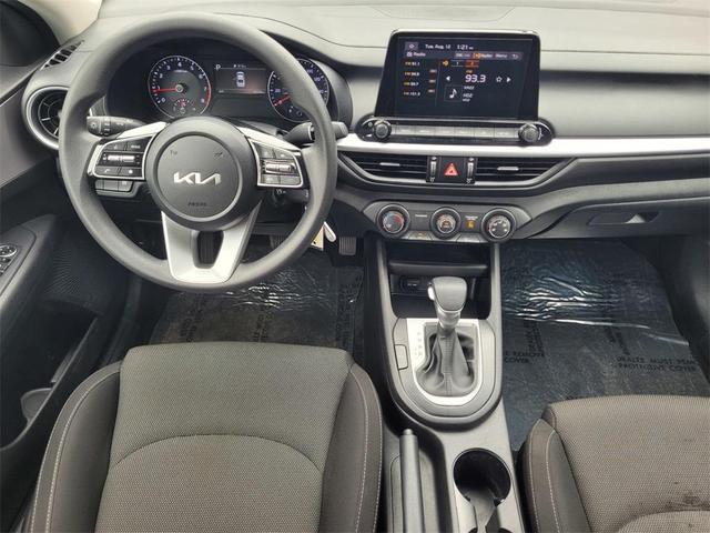Photo of 2023 Snow White Pearl Kia Forte