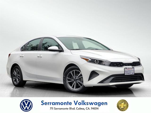Photo of 2023 Snow White Pearl Kia Forte