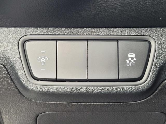 Photo of 2023 Snow White Pearl Kia Forte