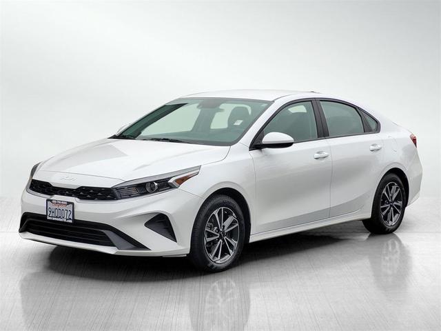 Photo of 2023 Snow White Pearl Kia Forte