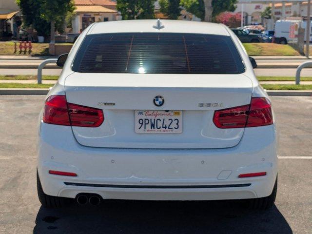 Photo of 2017 Alpine White BMW 330