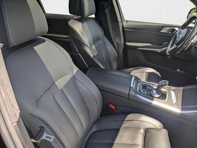 Photo of 2022 Black Sapphire Metallic BMW X7