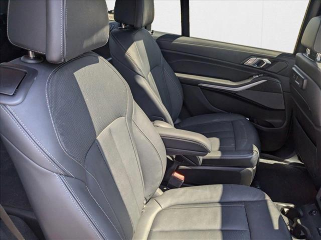 Photo of 2022 Black Sapphire Metallic BMW X7