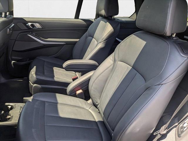 Photo of 2022 Black Sapphire Metallic BMW X7