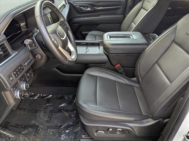 Photo of 2024 White Frost Tri-Coat GMC Yukon XL