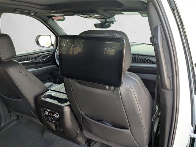 Photo of 2024 White Frost Tri-Coat GMC Yukon XL
