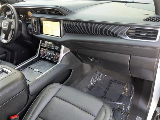 Photo of 2024 White Frost Tri-Coat GMC Yukon XL