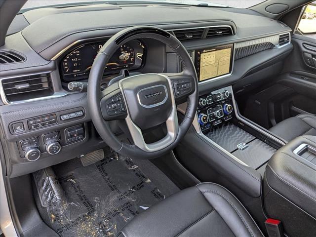 Photo of 2024 White Frost Tri-Coat GMC Yukon XL