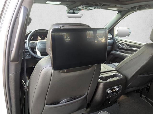 Photo of 2024 White Frost Tri-Coat GMC Yukon XL
