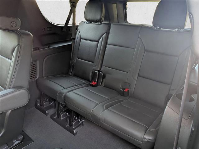 Photo of 2024 White Frost Tri-Coat GMC Yukon XL