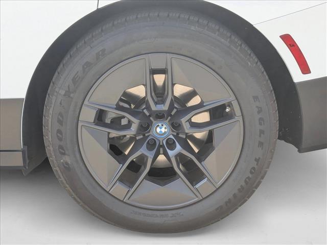 Photo of 2023 Alpine White BMW iX