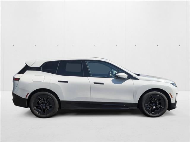 Photo of 2023 Alpine White BMW iX