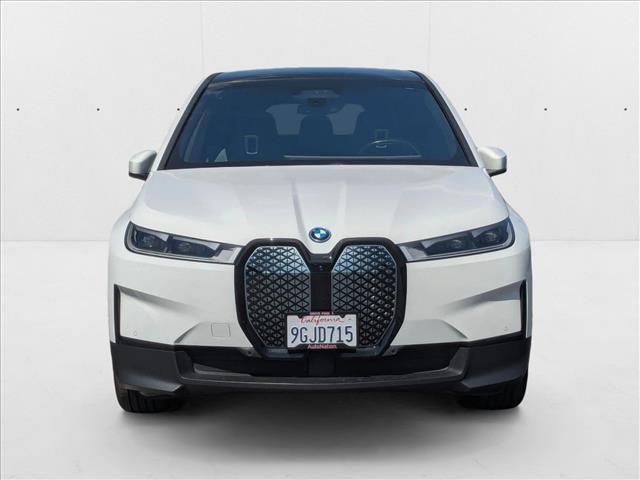 Photo of 2023 Alpine White BMW iX