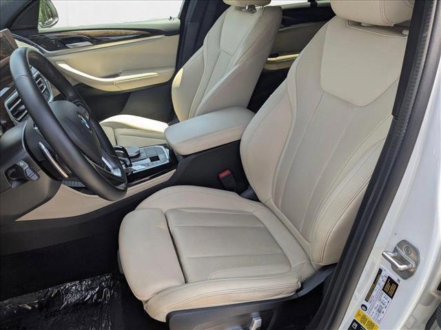 Photo of 2023 Alpine White BMW X4