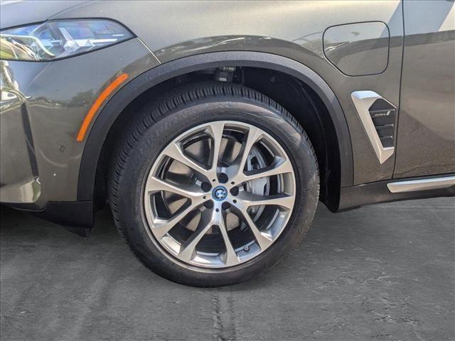 Photo of 2024 Manhattan Green Metallic BMW X5 PHEV