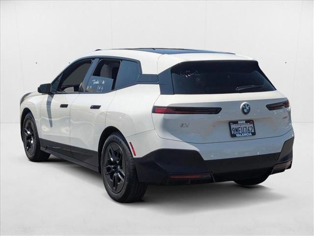 Photo of 2025 Alpine White BMW iX