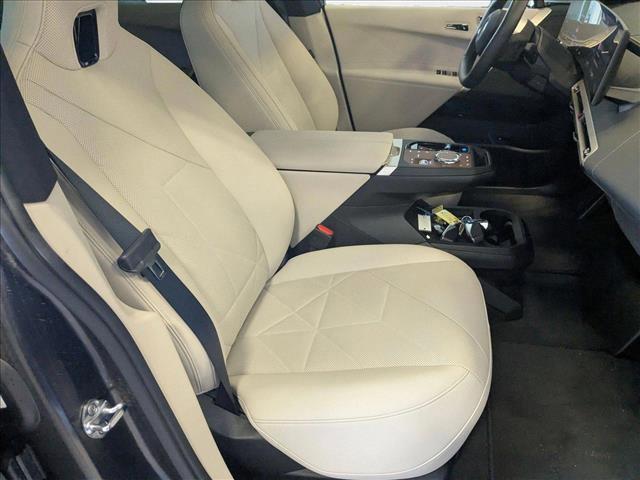 Photo of 2025 Alpine White BMW iX
