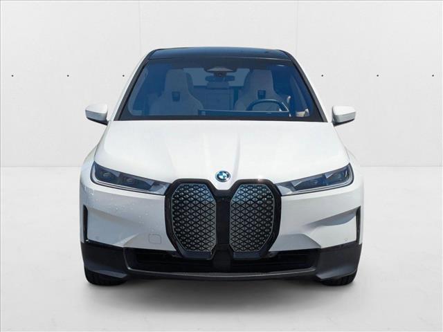 Photo of 2025 Alpine White BMW iX
