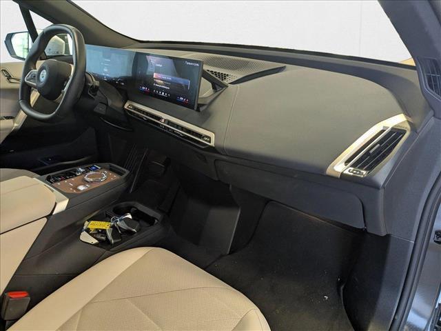 Photo of 2025 Alpine White BMW iX