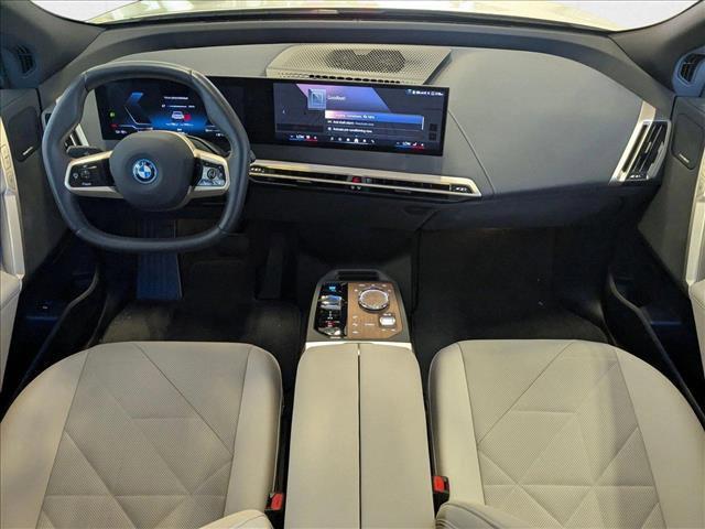 Photo of 2025 Alpine White BMW iX