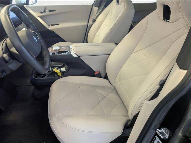 Photo of 2025 Alpine White BMW iX