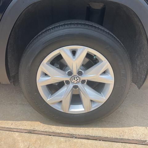 Photo of 2018 Deep Black Volkswagen Atlas