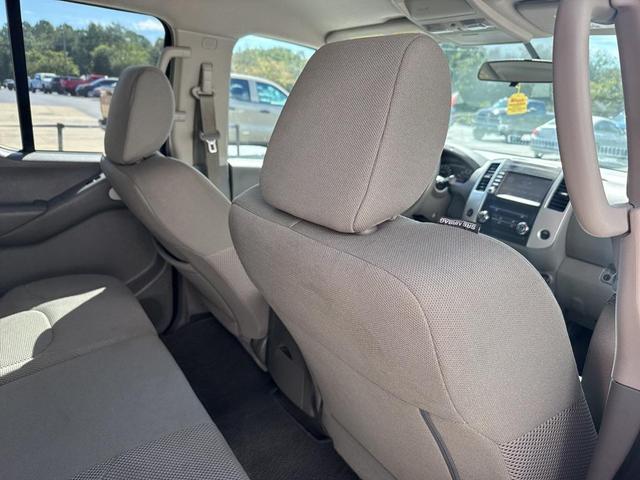 Photo of 2021 Glacier White Nissan Frontier