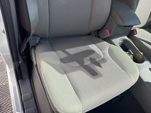 Photo of 2021 Glacier White Nissan Frontier