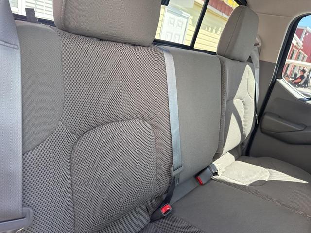 Photo of 2021 Glacier White Nissan Frontier