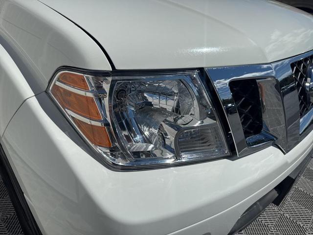Photo of 2021 Glacier White Nissan Frontier