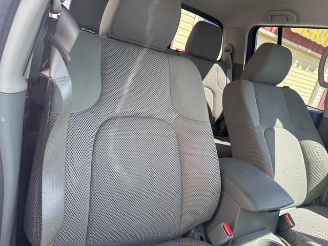 Photo of 2021 Glacier White Nissan Frontier