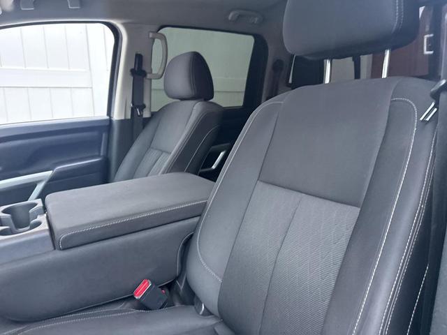 Photo of 2019 Glacier White Nissan Titan