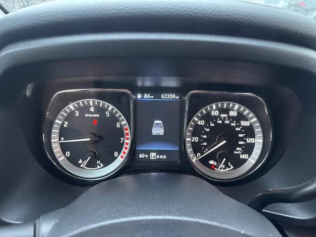 Photo of 2019 Glacier White Nissan Titan