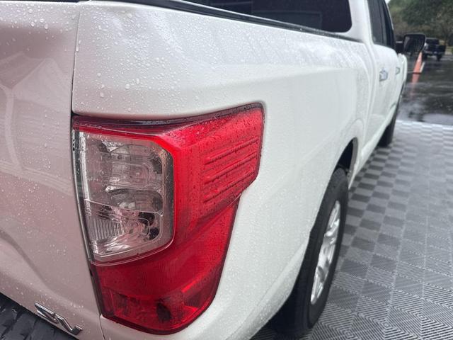 Photo of 2019 Glacier White Nissan Titan