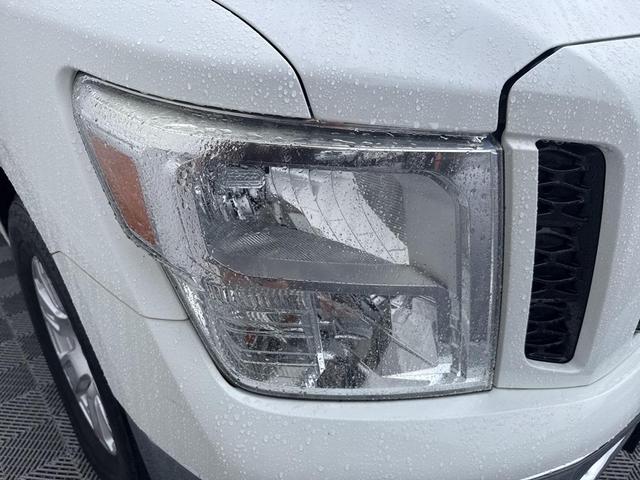 Photo of 2019 Glacier White Nissan Titan