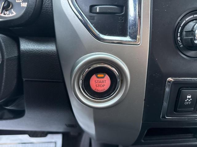 Photo of 2019 Glacier White Nissan Titan
