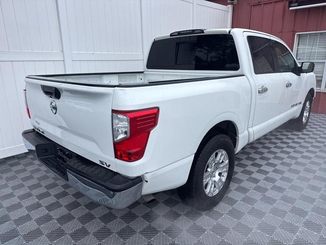Photo of 2019 Glacier White Nissan Titan