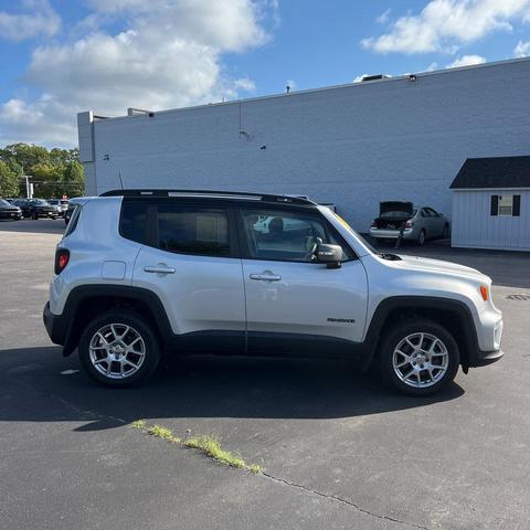 Photo of 2021 Glacier Metallic Clearcoat Jeep Renegade