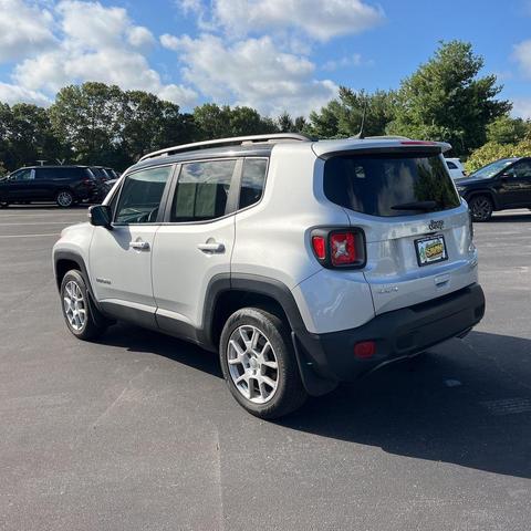 Photo of 2021 Glacier Metallic Clearcoat Jeep Renegade