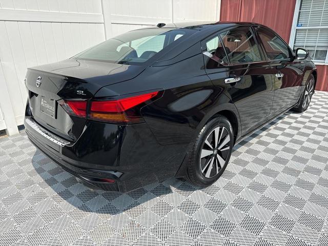 Photo of 2022 Super Black Clearcoat Nissan Altima