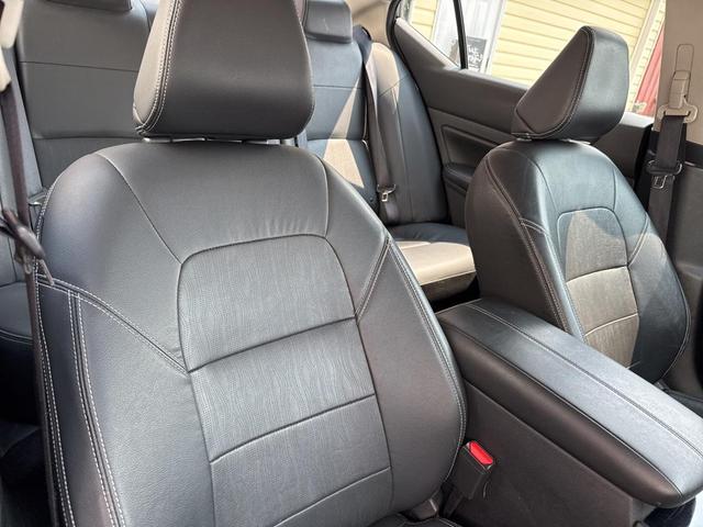 Photo of 2022 Super Black Clearcoat Nissan Altima