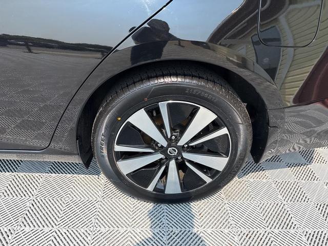 Photo of 2022 Super Black Clearcoat Nissan Altima