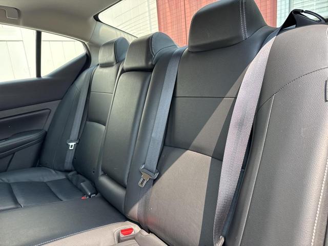 Photo of 2022 Super Black Clearcoat Nissan Altima