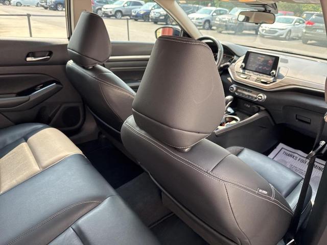 Photo of 2022 Super Black Clearcoat Nissan Altima