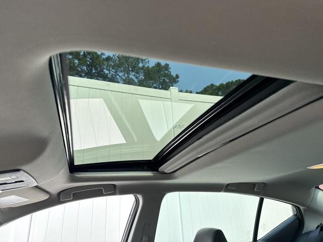 Photo of 2022 Super Black Clearcoat Nissan Altima