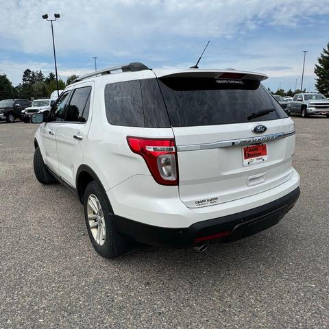 Photo of 2014 WHITE PLATINUM MET TRI-COAT Ford Explorer